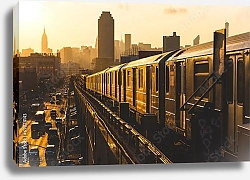 Постер США, Нью-Йорк. Subway Train at Sunset