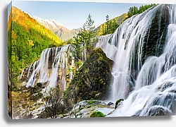 Постер Китай. View of the Pearl Shoals Waterfall and woods at sunset