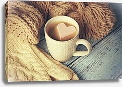 Постер Чашка кофе с зефиром на деревянном столе