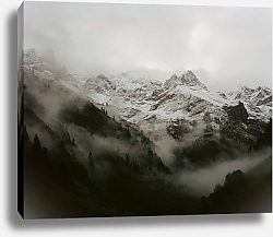 Постер Темные туманные горы