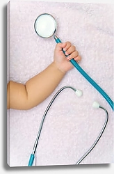 Постер Стетоскоп в руке новорожденного ребёнка