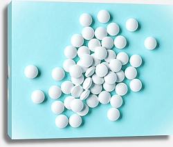 Постер Горсть белых таблеток на голубом фоне