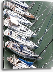 Постер Яхты и моторные лодки в порту