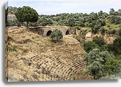 Постер Амфитеатр и акведук, древний город Айдын в Турции