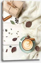 Постер Чашка капучино с осенними листьями и пледом