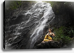 Постер Йога у водопада