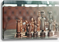 Постер Вырезанные из дерева шахматы
