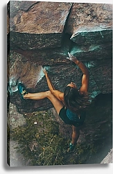 Постер Девушка, взбирающаяся на скалу