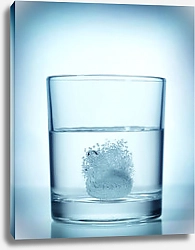 Постер Шипучая таблетка растворяется в воде