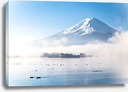 Постер Гора Фудзи и Кавагутико озеро с утренним туманом