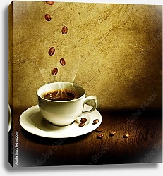 Постер Чашка кофе с падающими зернами на темном фоне