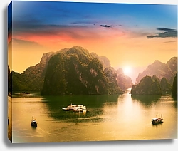 Постер  Залив Халонг на закате, Вьетнам