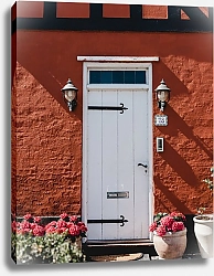 Постер Белая дверь в красном доме
