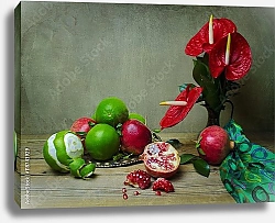 Постер Натюрморт с красными цветами, гранатами и яблоками на деревянном столе