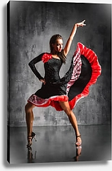 Постер Танцующая женщина в красно-чёрном развевающемся платье