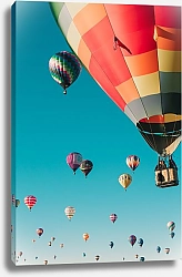 Постер Воздушные шары на фоне синего неба