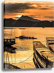 Постер Экскурсионные лодки на реке Меконг, Луанг Прабанг, Лаос 2