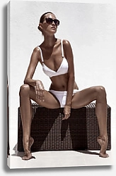 Постер Девушка в бикини и солнцезащитных очках
