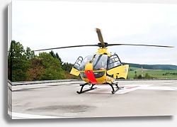 Постер Спасательный вертолет на посадочной площадке