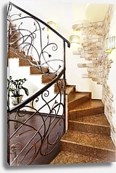 Постер Отделка лестницы с декоративными перилами мозаичной плиткой 