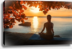 Постер Медитирующая девушка у моря на закате