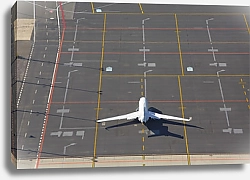 Постер Частный реактивный самолет в аэропорту на стоянке