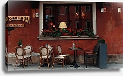 Постер Столики уличного кафе у красной стены