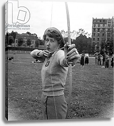 Постер World Archery Championships in Paris on August 8, 1949 : Mrs Beday, French champion