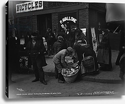 Постер Неизвестен Italian bread peddlers, Mulberry St., New York, c.1900