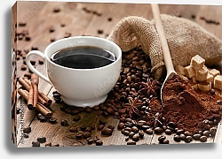 Постер Чашка кофе и кофейные зерна на столе