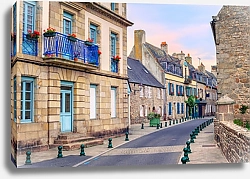 Постер Франция, Бретань. Каменные дома в г. Роскоф