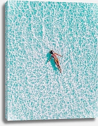 Постер Девушка на воде в бассейне