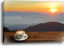 Постер Утренняя чашка кофе с горным фоном на рассвете