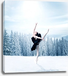 Постер Изящная балерина на фоне зимнего леса