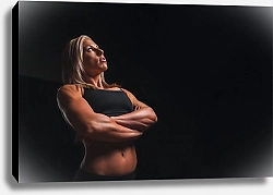 Постер Женщина с мускулистыми руками