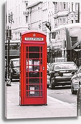 Постер Лондонская красная телефонная будка у дороги