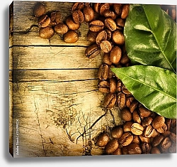 Постер Кофейные зерна и листья на деревянном столе