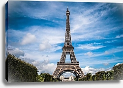 Постер Франция, Париж, Эйфелева башня под голубым небом