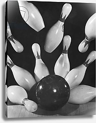 Постер Bowling ball and pins
