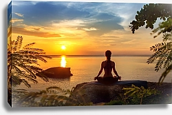 Постер Медитация на закате у моря