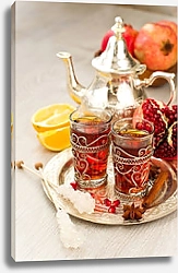 Постер  Традиционный арабский чай в металлическом чайнике и стаканах
