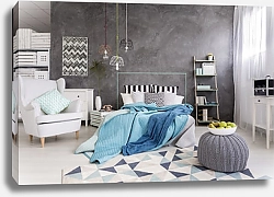 Постер Уютная спальня с серыми оштукатуренными стенами