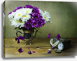 Постер Натюрморт с букетом белых и фиолетовых хризантем в серебряном горшке и украшениями