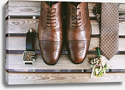 Постер Обувь, бутоньерка, галстук и часы