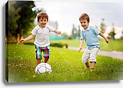Постер Два юных футболиста