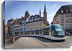 Постер Современный трамвай на улицах Страсбурга, Франция