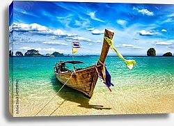 Постер Тайланд. Традиционная лодка с флагами
