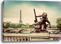 Постер Париж, Франция. Статуя на мосту через Сену
