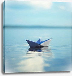 Постер Бумажный кораблик на воде