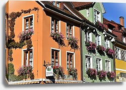 Постер Германия, Меерсбург, фасады домов с цветочными горшками